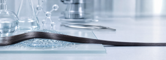 Cabelo liso e brilhante após progressiva brasileira sem formol em salão profissional